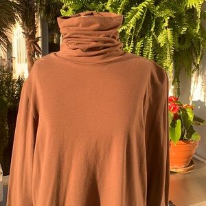 Women’s turtleneck 3x. Functional pocket. Soft. Nice stretch.good fabric.